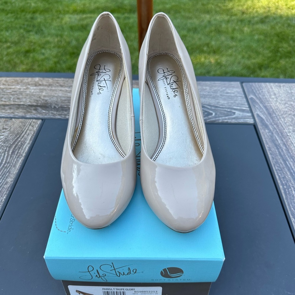 EUC super comfortable patent nude kitten heels